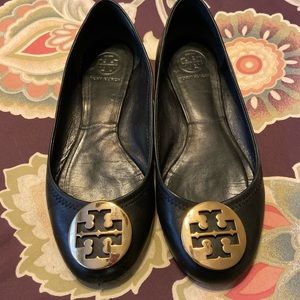 Black and gold Tory Burch Reva flats